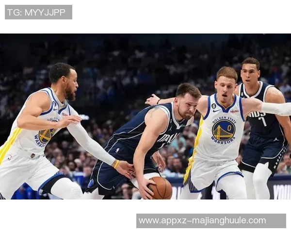 追梦与库里携手共进各展风采共同引领球队的精彩旅程